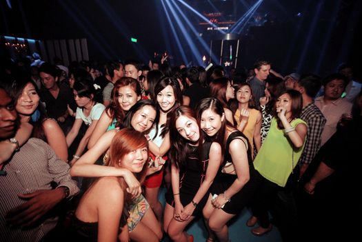 Singapur Gece Hayatı: Asya’nın Gözde Gece Kulüpleri ve Barları