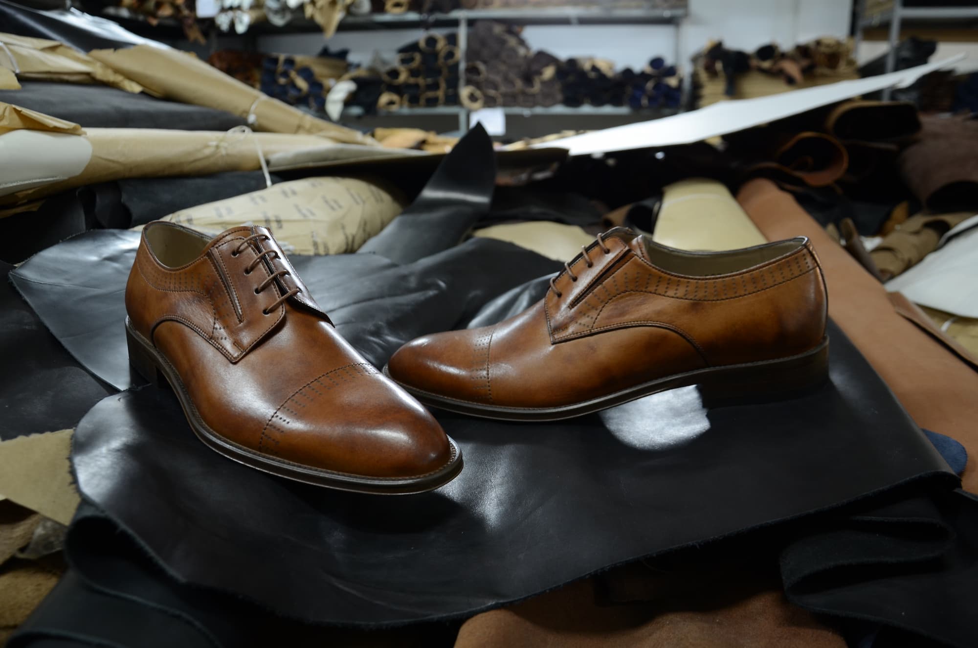 PU Deri Nedir: Poliüretan Suni Derinin Kullanım Alanları ve Özellikleri